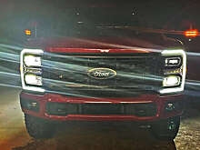 Водитель в США обнаружил, что на его пикап Ford на заводе поставили разные фары