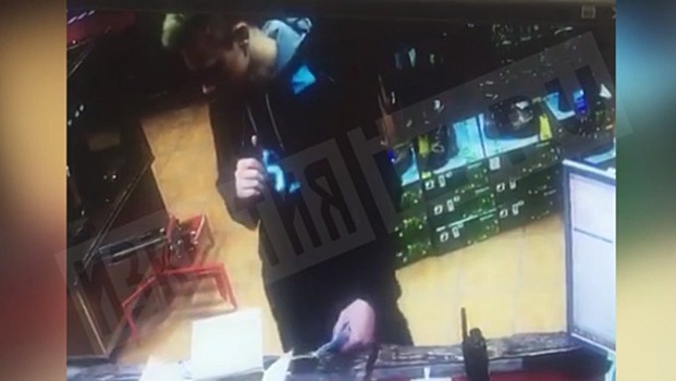 Владислав Росляков покупает патроны за несколько дней до нападения на колледж в Керчи