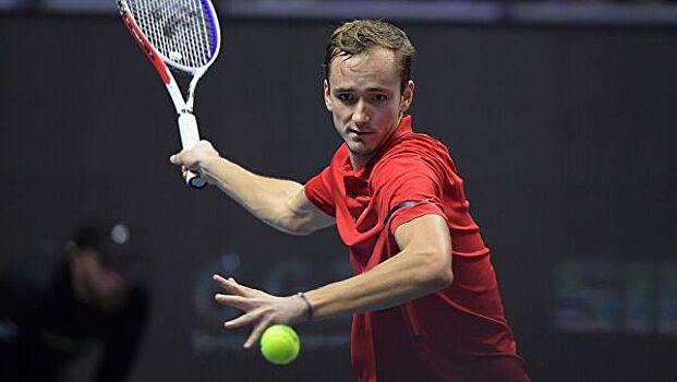 Медведев вышел в финал турнира в Саудовской Аравии