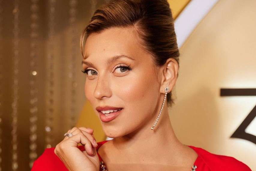 Сестра Регины Тодоренко продает свои откровенные фото