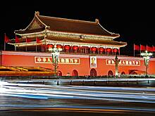 Огромная надувная панда упала из-за ветра в Китае и понеслась по дорогам (видео)