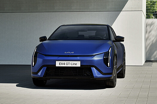 Kia показала экстерьер седана и хэтчбека EV4