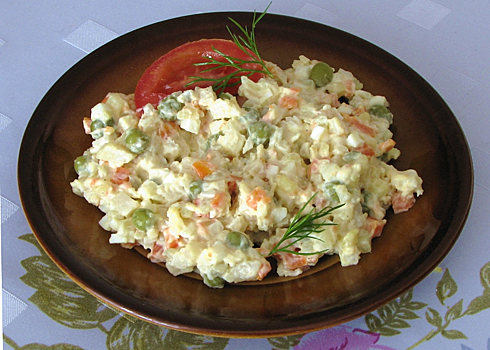Советский рецепт салата «Оливье»: чем он вреден для здоровья
