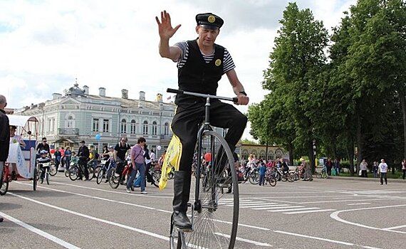 Владелец самого маленького взрослого велосипеда в мире побывал в Нижнекамске