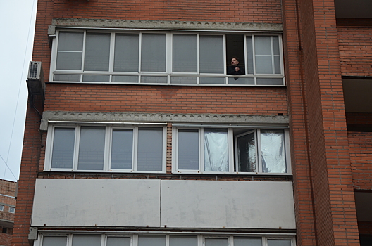 Эксперты пояснили, как не получить штраф за остекление балкона