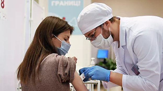 Глава Красноярского края призвал жителей привиться от коронавируса во время зимних праздников