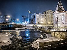 На видео во Владикавказе попал дрифтующий в ночи джип