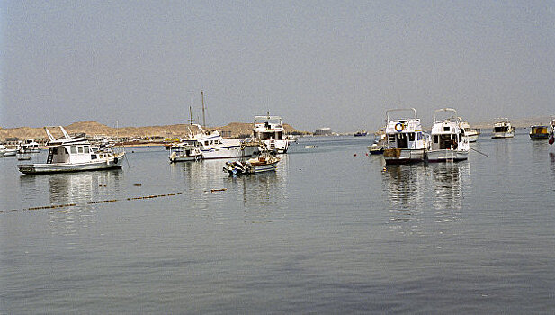 Египетские военные спасли туристов с тонущей у побережья Хургады яхты