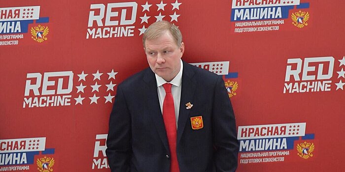 Жамнову было бы неплохо поработать в клубе КХЛ, заявил Майоров