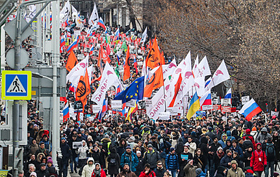 В Москве началось шествие памяти Бориса Немцова