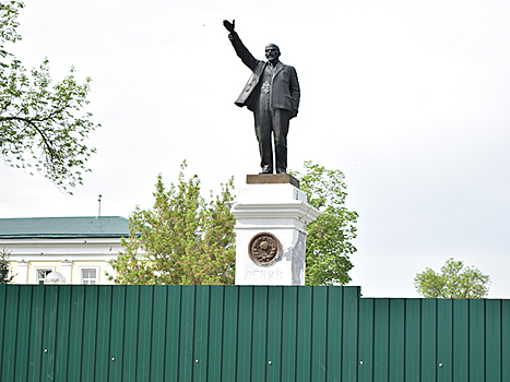 Минкульт затруднился назвать сроки реставрации памятника Ленину в Оренбурге