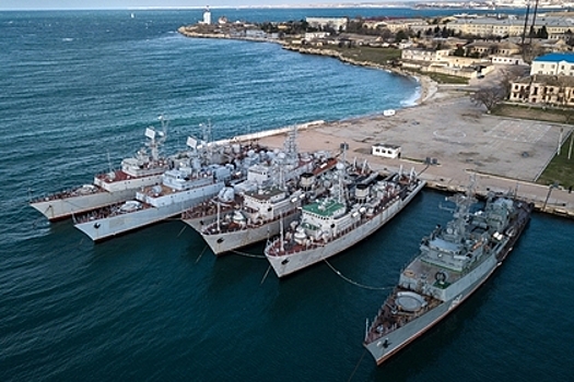 Украина объяснила отказ забирать корабли из Крыма