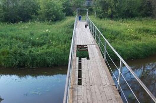 В Рыбинске разрушается пешеходный мост