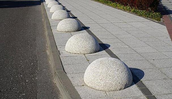 Более 70 парковочных полусфер установят во дворах района Щукино