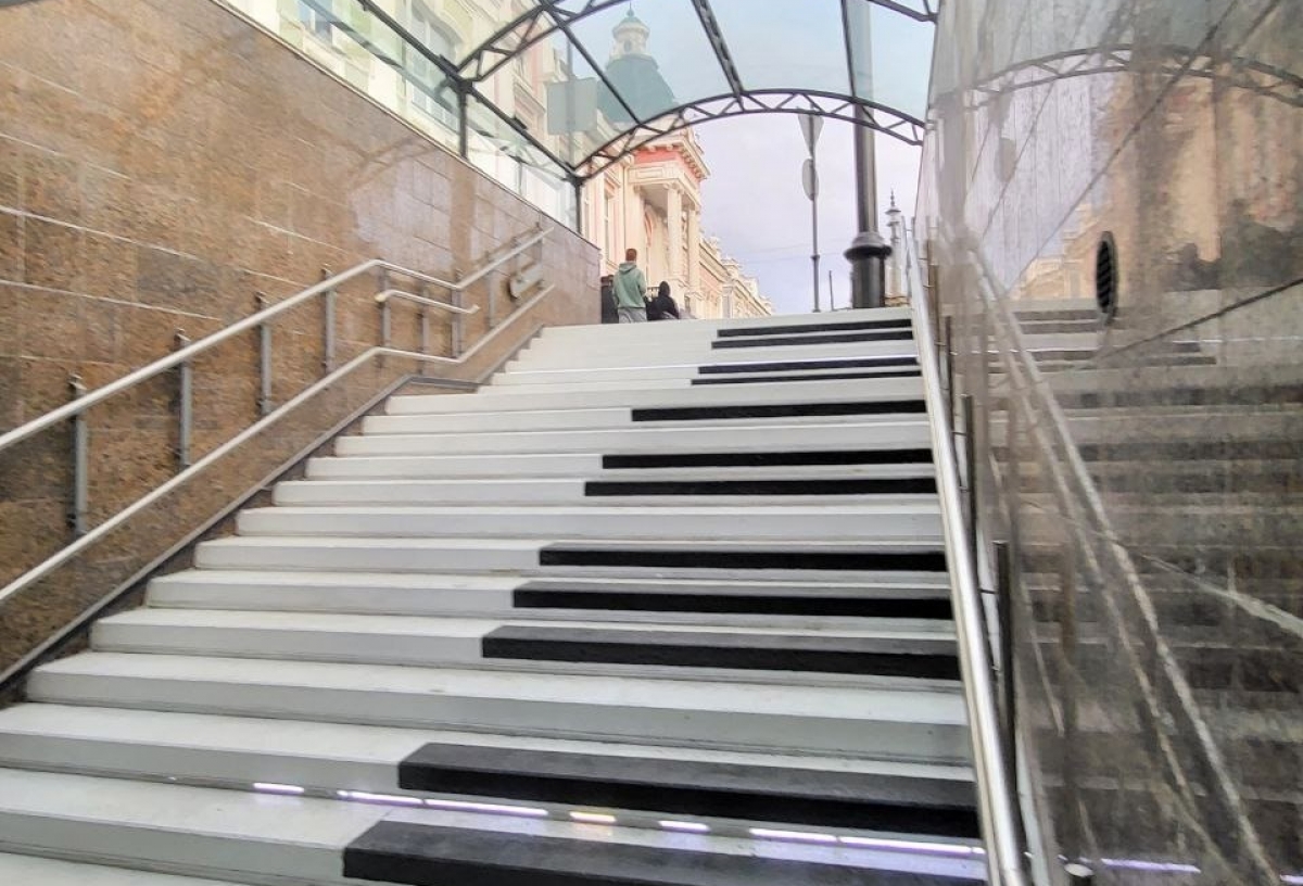 В Омске после зимы снова заработал музыкальный переход