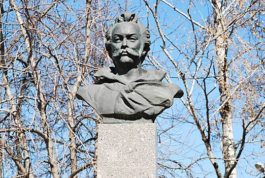 В российском городе бюст героя войны захотели поменять на Дзержинского