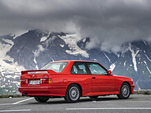 BMW M3 E30 выглядит как новая после 60-часового восстановления лакокрасочного покрытия.