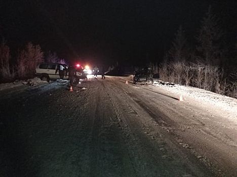Три человека попали в больницу после серьёзного ДТП в Тазовском районе