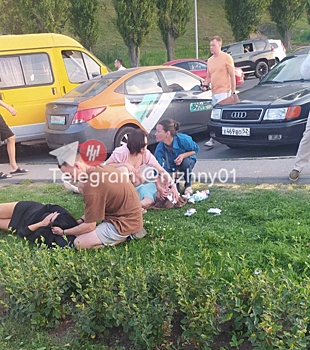 Три человека пострадали в массовом столкновении автомобилей на Нижне-Волжской набережной