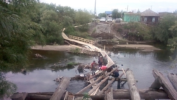 Уральцы сами построили мост после отказа чиновников