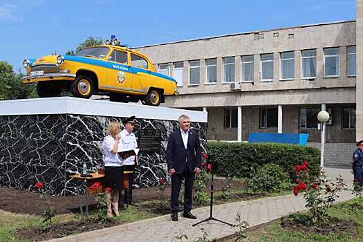 В Шахтах открыли памятник первому советскому автомобилю, служившему в ГАИ