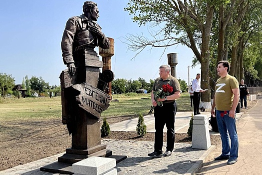 В селе Новоукраинка открыли памятник народному артисту СССР Евгению Матвееву