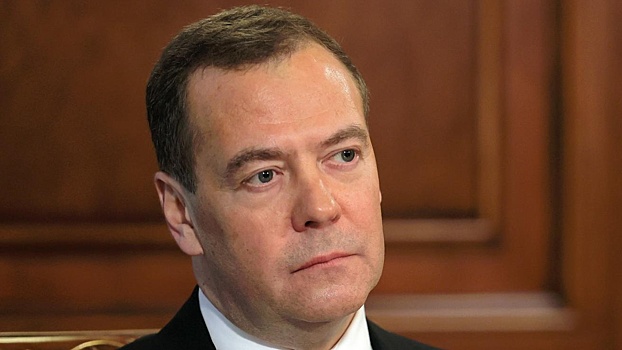 Медведев спросил, прониклась ли Европа идеей лозунга MAGA