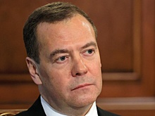 Медведев спросил, прониклась ли Европа идеей лозунга MAGA