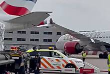 Два пассажирских самолета столкнулись в аэропорту и попали на видео