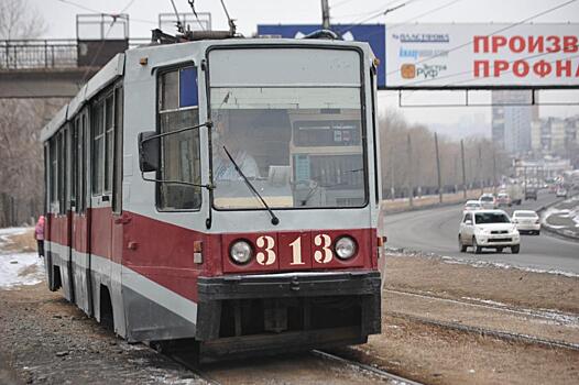 Трамвай врезался в бетономешалку во Владивостоке