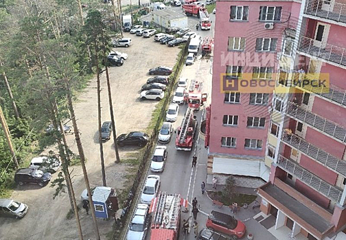 В 25-этажном доме в Новосибирске произошел пожар