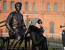 Фотофакт: в Санкт-Петербурге установили памятник ижевскому оружейнику Михаилу Калашникову
