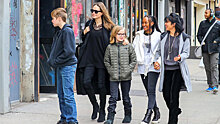 Анджелина Джоли проигнорирует "Оскар": актриса с детьми отдыхает в Нью-Йорке