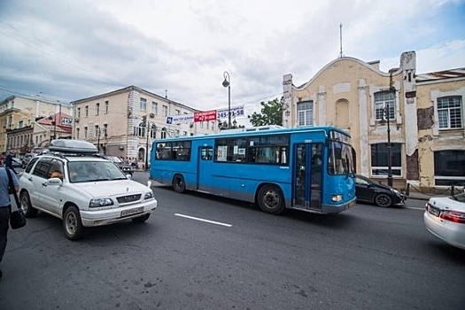 Во Владивостоке в маршрутном автобусе гастарбайтер напал на девушку