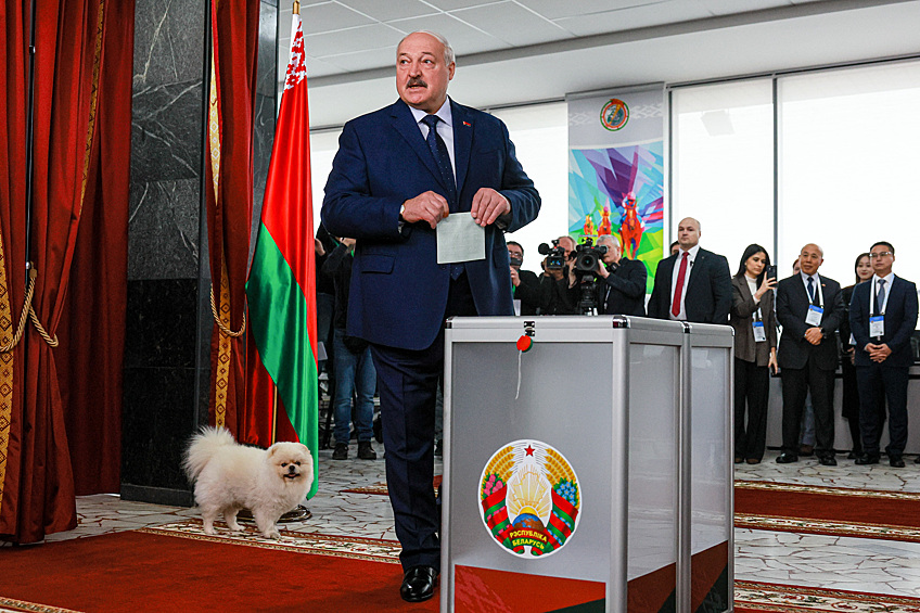 Президент Белоруссии Александр Лукашенко во время голосования на выборах президента Белоруссии, январь 2025 года