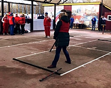 Педагоги из Дворца пионеров сыграли в городки на городских соревнованиях