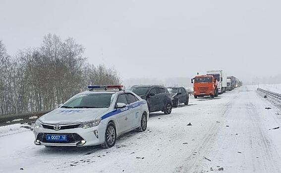 Смертельное ДТП заблокировало трассу Новосибирск-Кемерово