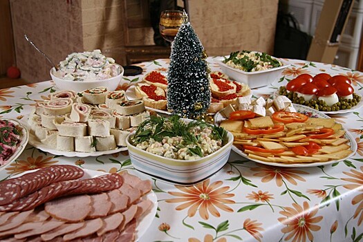 Гастроэнтеролог назвал самые «коварные» продукты на новогоднем столе
