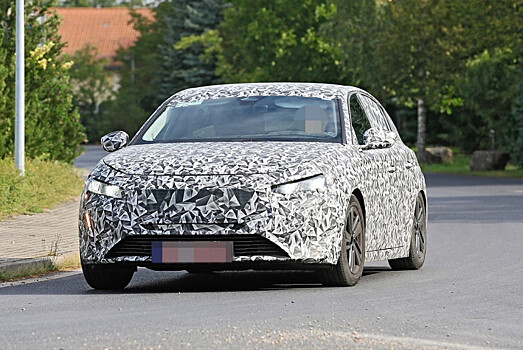 Peugeot 308 следующего поколения вышел на испытания