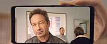 «Снимает, как кино»: Дэвид Духовны прорекламировал Samsung в ролике от «Связной | Евросеть»