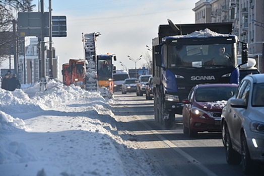 Автомобилистов призвали к внимательности на дорогах Москвы из‑за снегопада