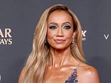 У телеведущей случайно оголилась грудь в прямом эфире