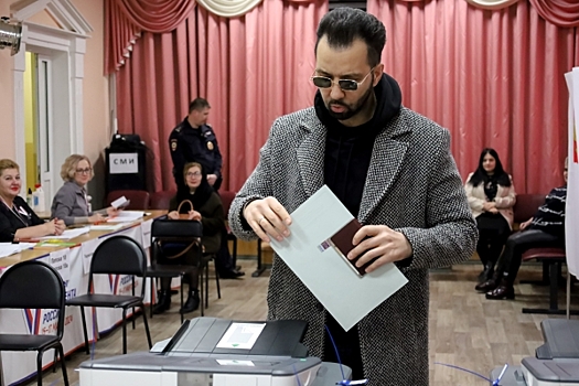 Денис Клявер устроил автограф-сессию на выборах в Перми