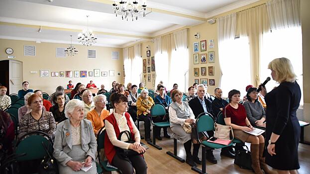 Вопросы ЕГЭ и профориентации обсудили вологжане «серебряного» возраста с представителями Управления образования