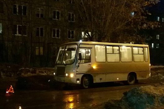 Пенсионерку, упавшую в костромском автобусе, везли навстречу скорой