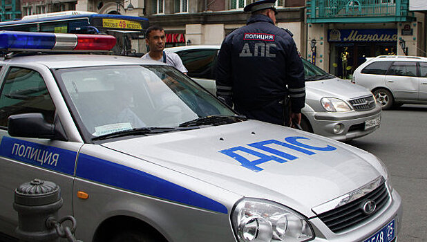 В Ульяновске автомобиль ДПС провалился в яму