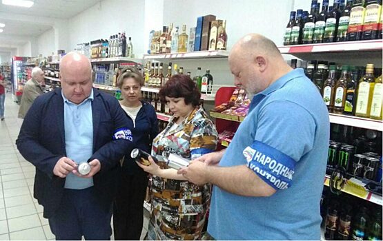 Активисты «Народного контроля» проверили два магазина в районе Люблино на наличие алкоэнергетиков