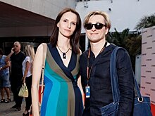 Сергей Безруков и беременная Анна Матисон приехали в Сочи на «Кинотавр»