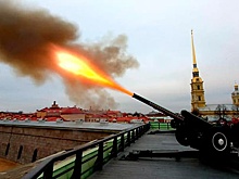 Чубайс выстрелил из гаубицы на Петропавловской крепости