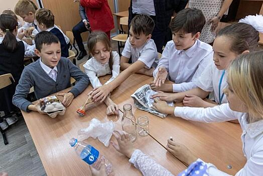 Экологический проект «Вторая жизнь пластика» поддержали в школах Владивостока